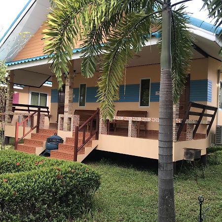 Sangtong Beach Resort Laem Sing Exterior photo