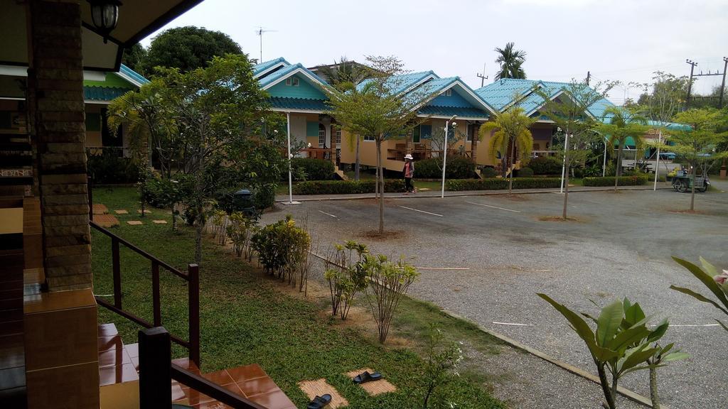 Sangtong Beach Resort Laem Sing Exterior photo