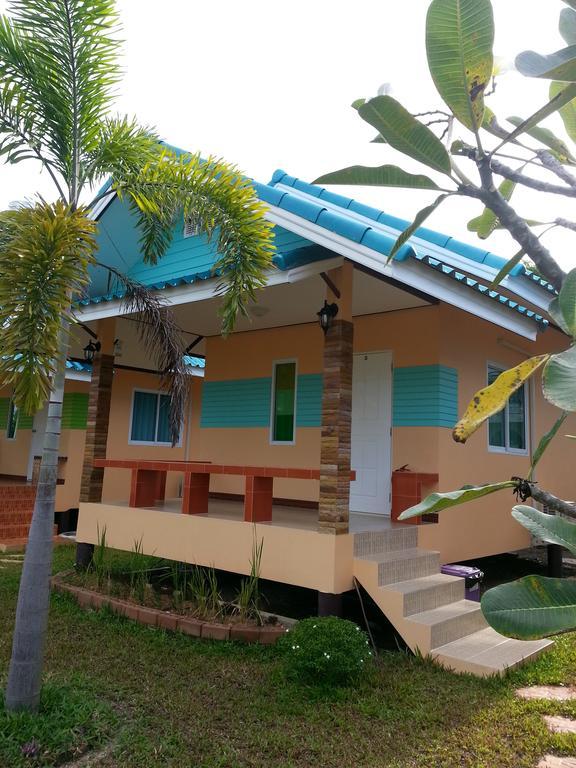Sangtong Beach Resort Laem Sing Exterior photo