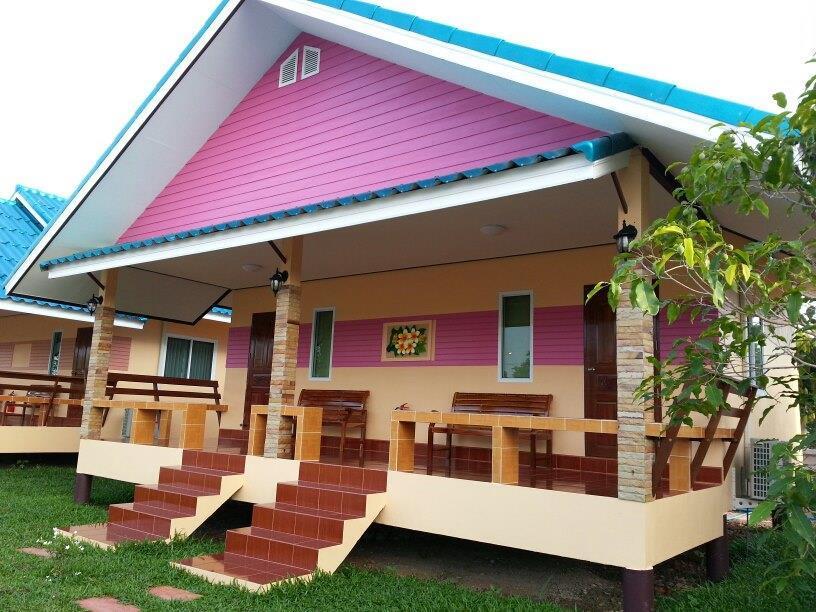 Sangtong Beach Resort Laem Sing Exterior photo