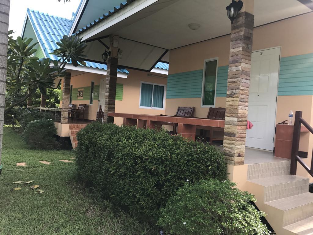 Sangtong Beach Resort Laem Sing Exterior photo