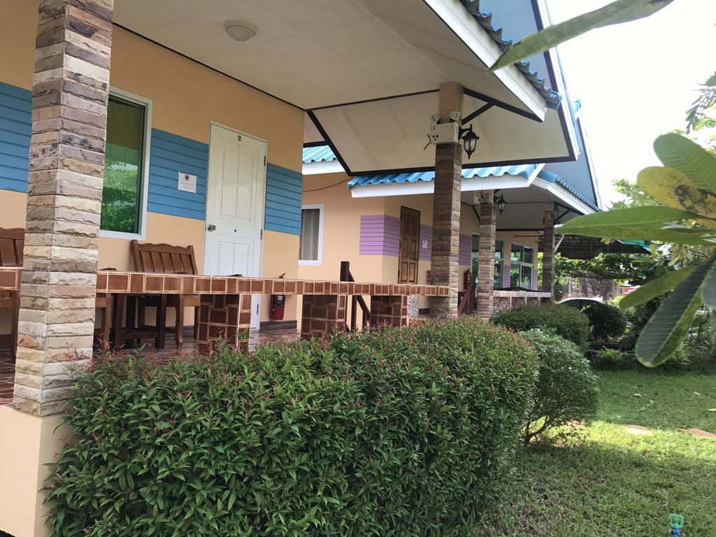 Sangtong Beach Resort Laem Sing Exterior photo