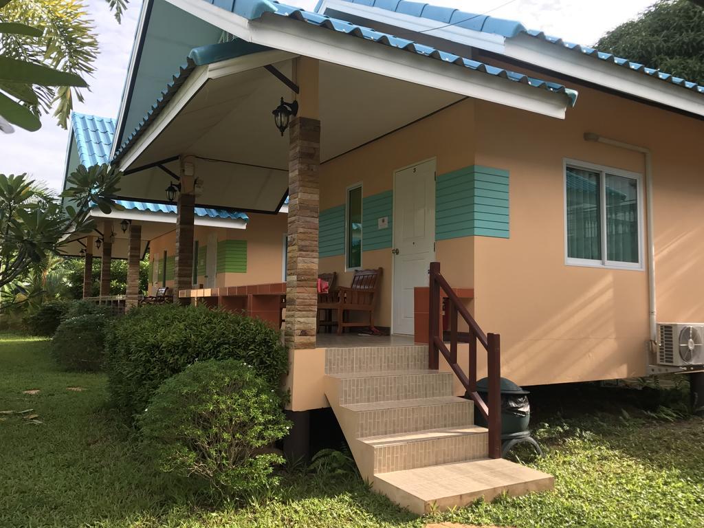 Sangtong Beach Resort Laem Sing Exterior photo