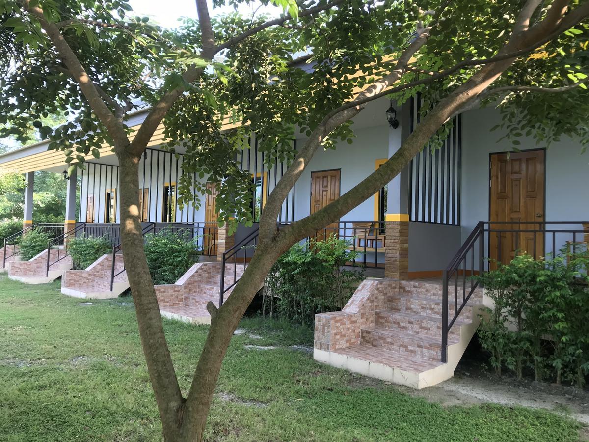 Sangtong Beach Resort Laem Sing Exterior photo