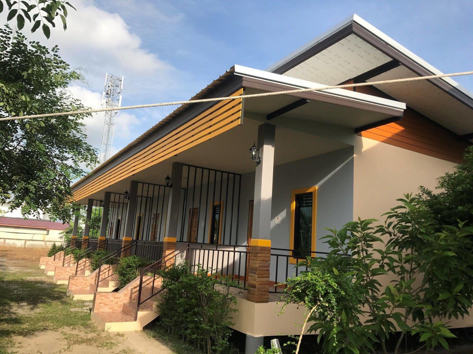 Sangtong Beach Resort Laem Sing Exterior photo