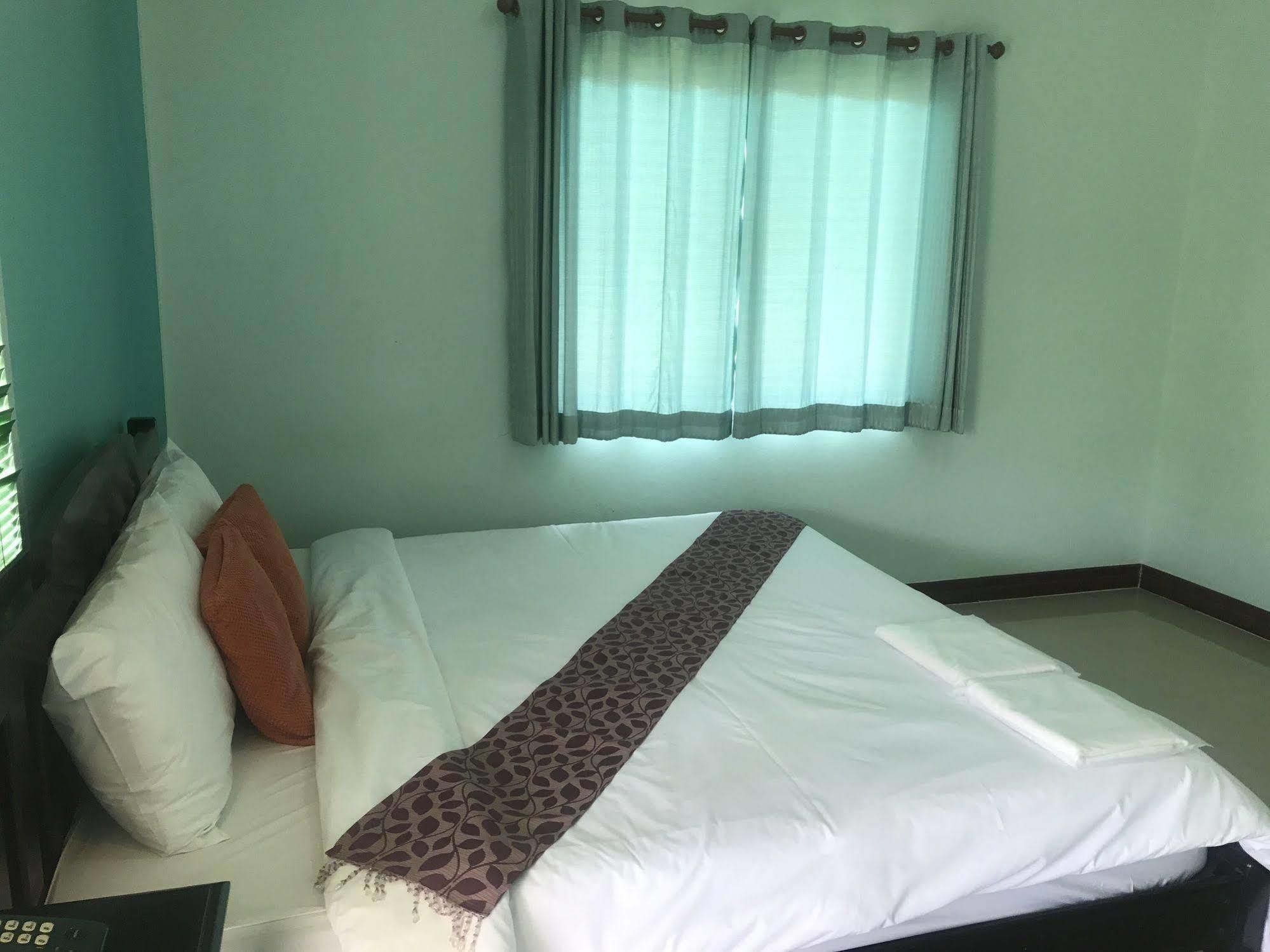 Sangtong Beach Resort Laem Sing Exterior photo