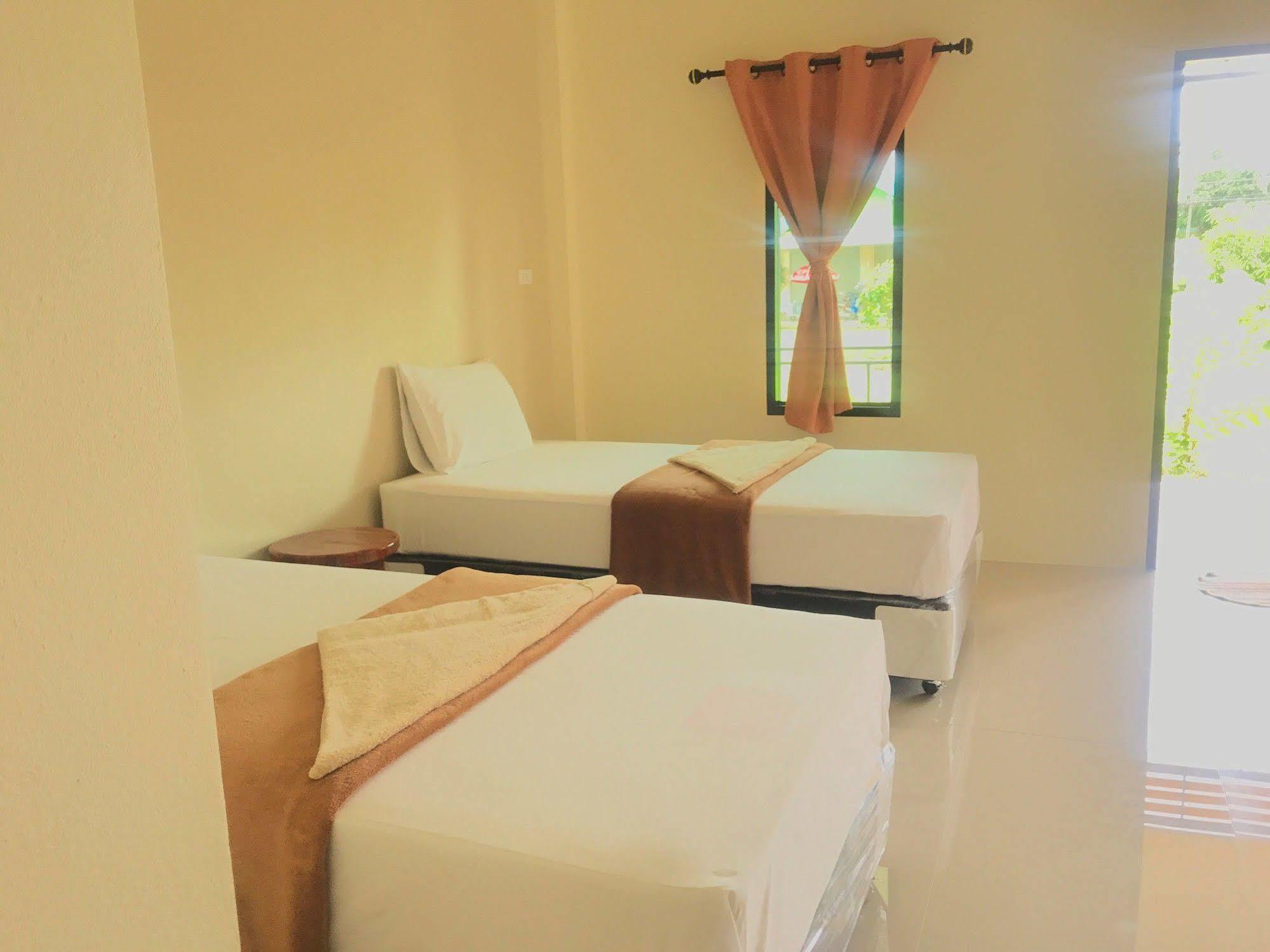 Sangtong Beach Resort Laem Sing Exterior photo