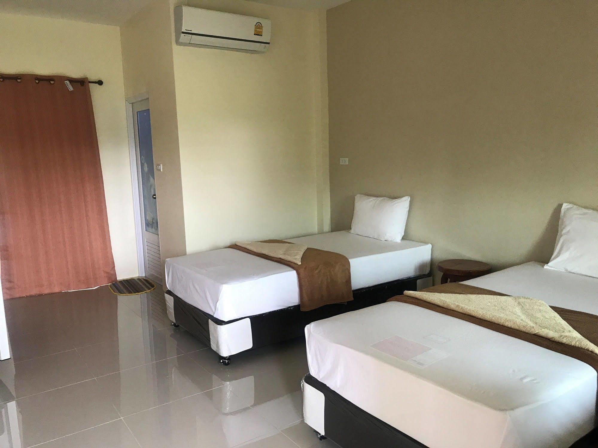 Sangtong Beach Resort Laem Sing Exterior photo