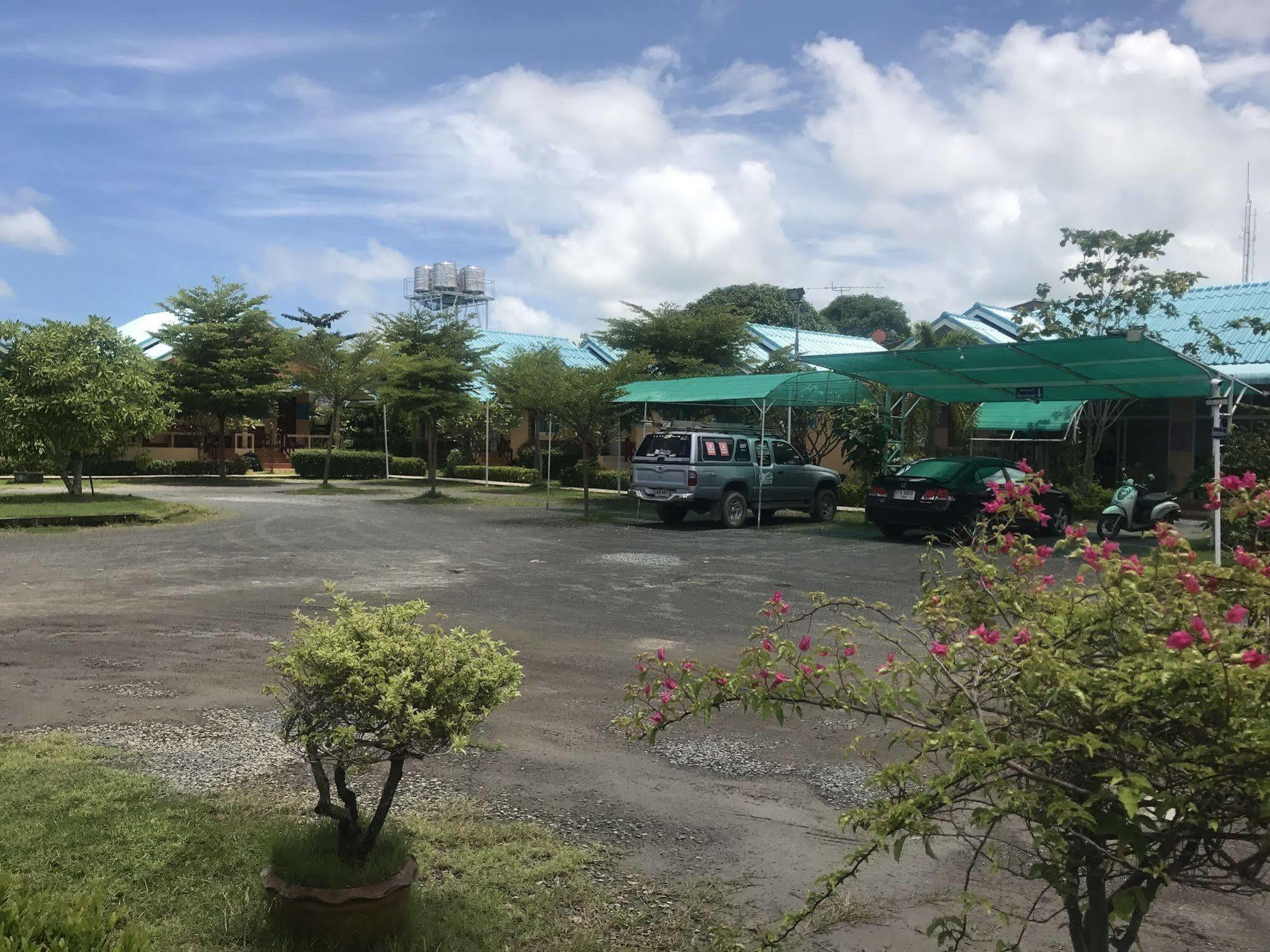 Sangtong Beach Resort Laem Sing Exterior photo