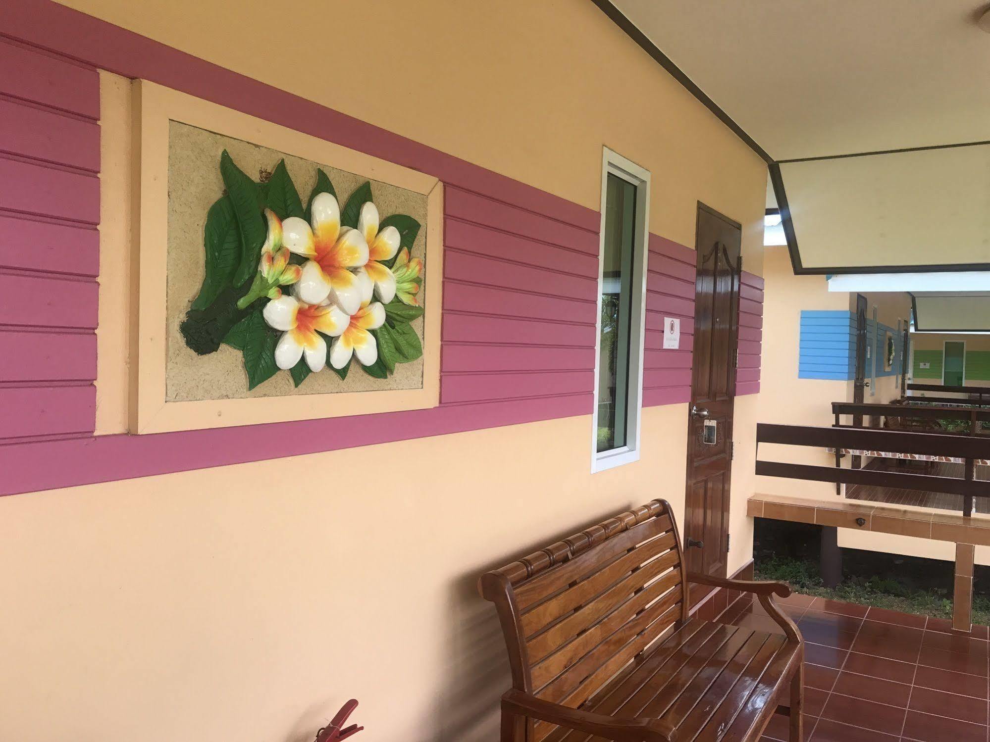 Sangtong Beach Resort Laem Sing Exterior photo