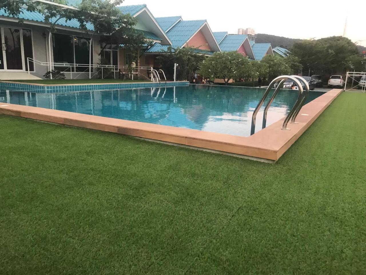 Sangtong Beach Resort Laem Sing Exterior photo